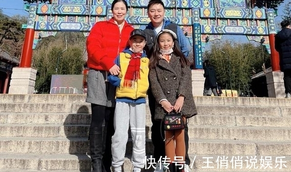 陈清晨|奥运冠军高崚晒一家四口合影!退役后明显圆润,一双儿女颜值超高