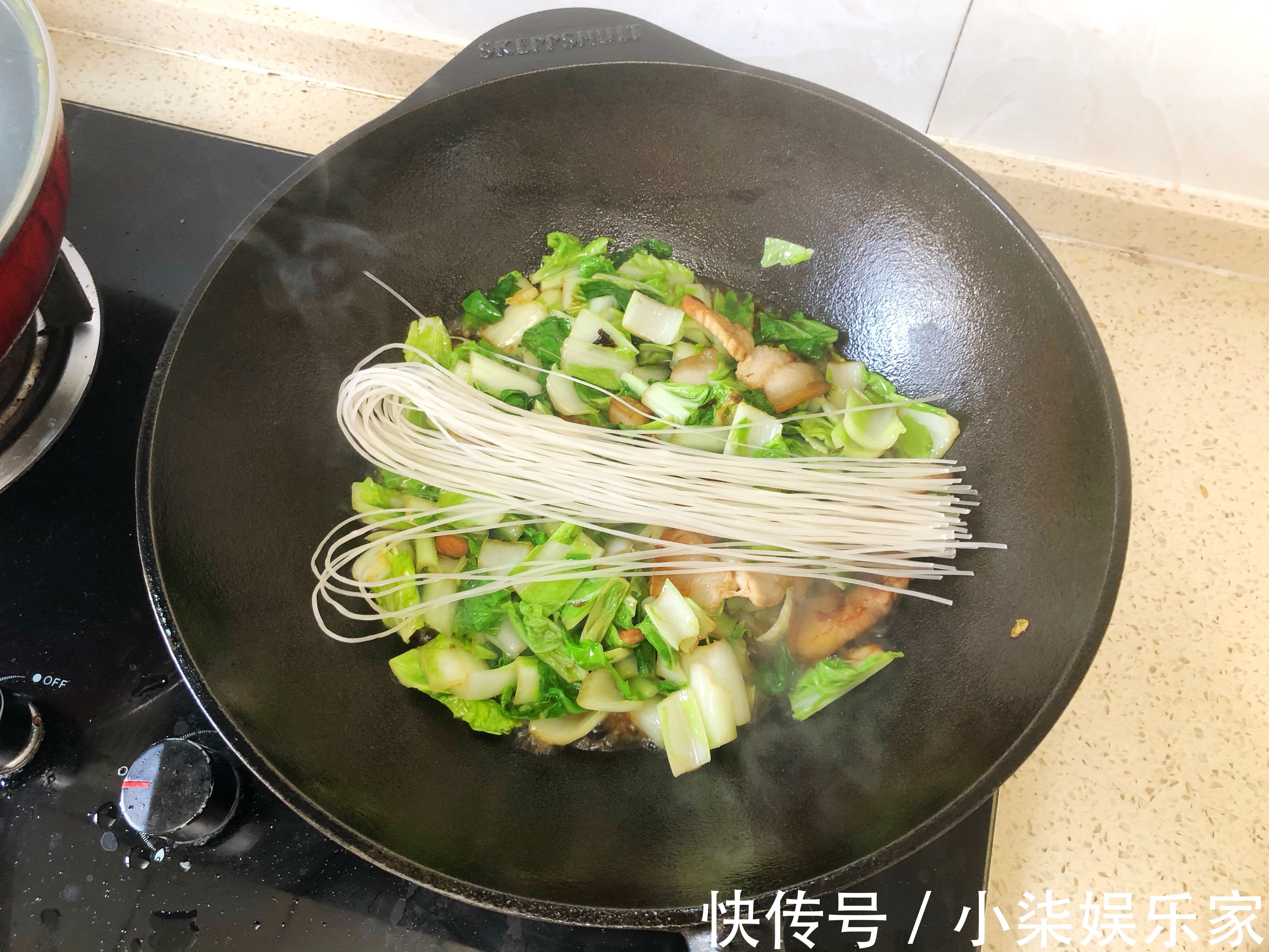 白菜炖粉条注意3点，全家抢着吃比饭店卖的还好吃！