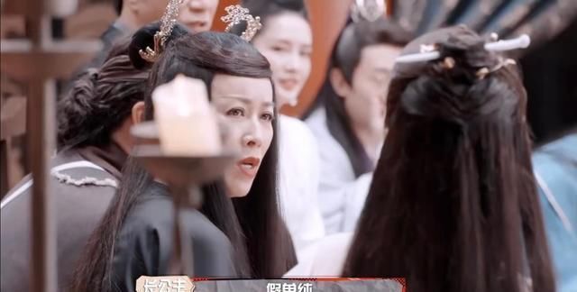 那英脚踢杨紫,称杨紫是假单纯、心眼多,杨紫看到那英眼神都害怕