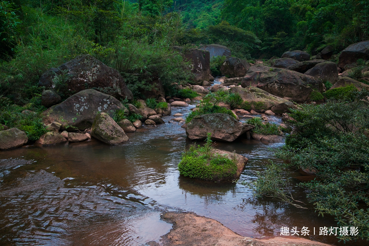 国酒茅台|神秘的丙安古镇，吊脚楼建在悬空峭壁之上，明清建筑的活化石