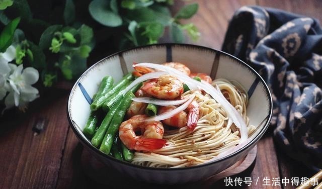  立秋后要多吃这面条，营养丰富，美味又简单！