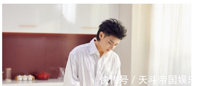 給我感覺|黃子韜三觀正,發(fā)揮正能量的偶像力量,引領(lǐng)粉絲變成更好的自己!