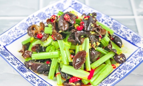 木耳|芹菜拌木耳好吃有绝招,学会这个方法,鲜嫩脆爽,满满的小技巧