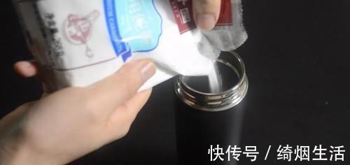 保温杯脏了不好洗？教你用一秘招，洗完就和新买的一样干净，很实用