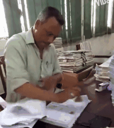 |搞笑GIF动图:老哥你这是叫鱼给钓了吧