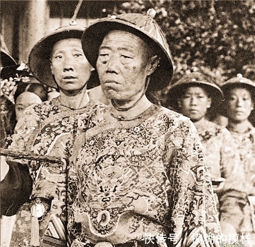 大汉|大太监李莲英的墓，六个大汉砸了半个月，开棺后场景令人倒吸凉气