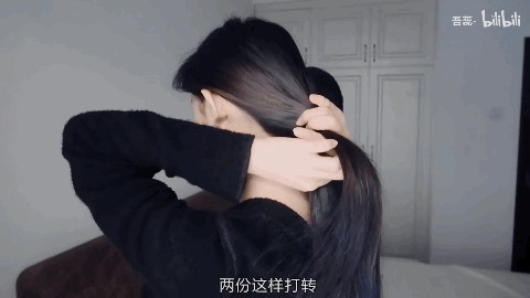 丝巾 别再披头散发了!这3个发型小技巧显嫩又高级