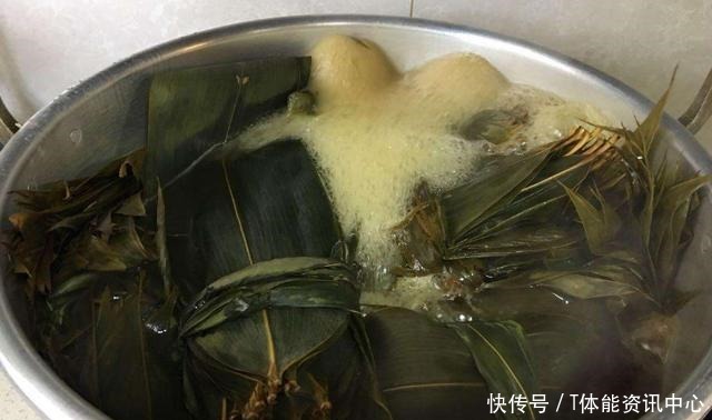 煮粽叶,别只用清水煮,记得水里加点“它”,粽叶柔软有韧性