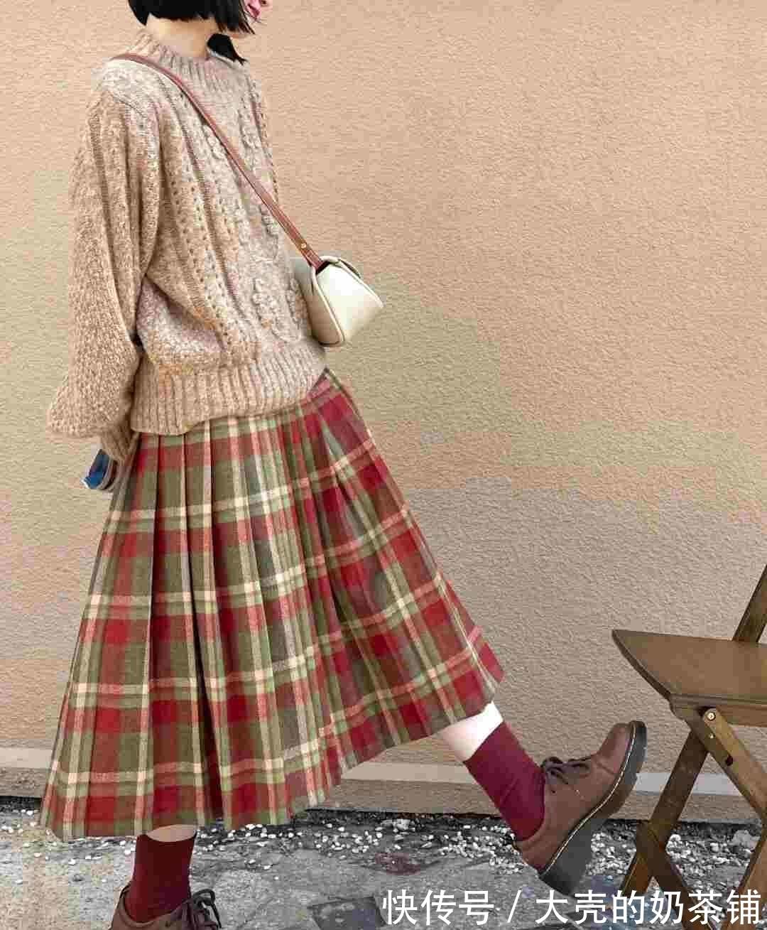 穿衣风格 毛衣+半身裙是真火!今年冬天这样穿,真的美到没朋友