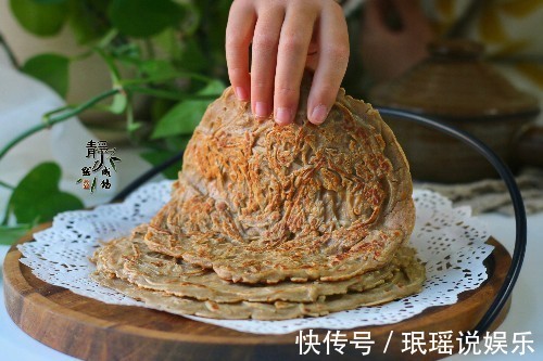 懒人早餐饼新做法，香甜柔软更护肝，老少皆宜，吃1口就忘不掉