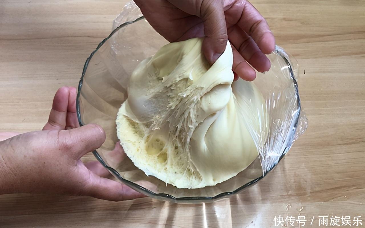 自从学会脆皮肉松小面包，家里面粉见底快，蓬松暄软，简单又好吃