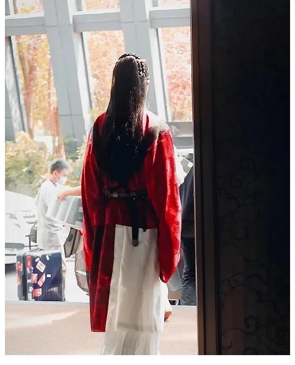 胡先煦|曝罗一舟古装,土里土气不敌易烊千玺,网友:刚从土里爬出来
