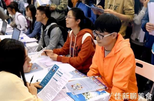 985大学|985大学生,活成一个“笑话”,父母:砸锅卖铁供他读书错了吗