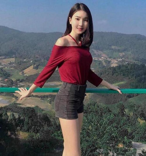 版型|女神小姐姐:洋气可爱的紧身牛仔裤,穿出知性女神范