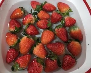 冷却后的草莓，好看又好吃