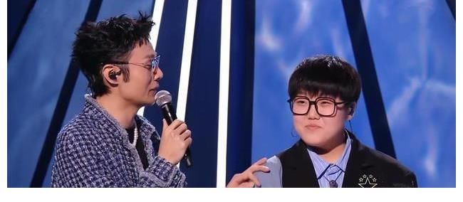 2021《好聲音》冠軍夜，廖昌永和陳文菲合唱，網(wǎng)友-不愧是國家隊(duì)