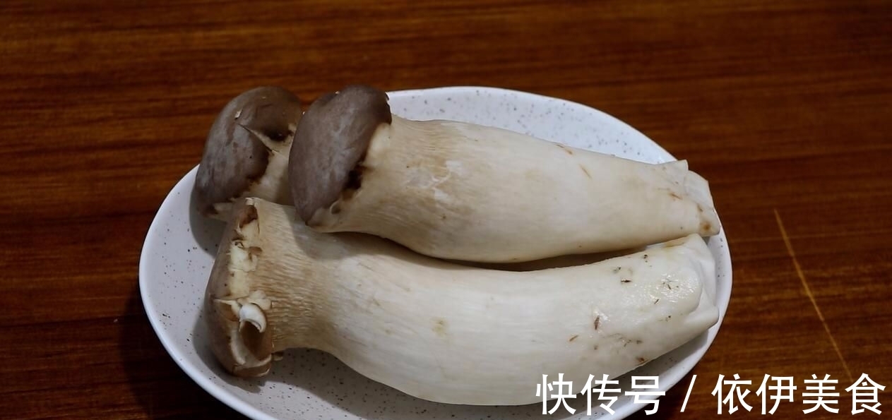 椒盐|教你杏鲍菇的简单做法，只用两种调味料就搞定，咸香酥脆