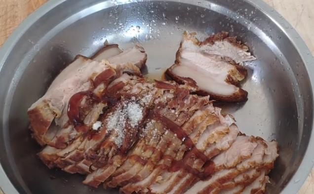 家里来客人了,来到硬菜“梅菜扣肉”,做法简单,香酥软烂