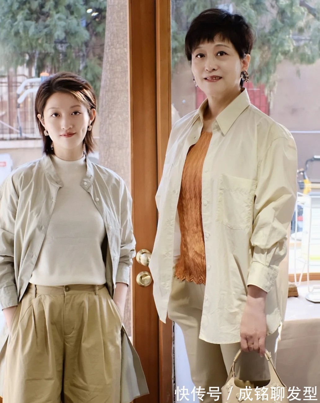 装嫩|这才是50岁妈妈该有的装扮,自然优雅不装嫩,满满都是高级感