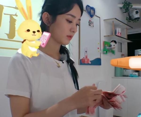 都说赵丽颖学历低？当注意她抄写的菜单后，才知道什么叫隐藏学霸