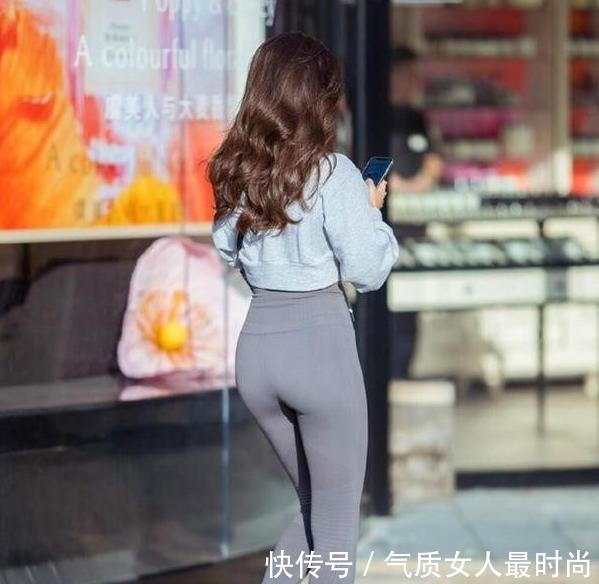 女神 瑜珈裤的穿着突出了女神独特的美丽,尤其具有吸引力!