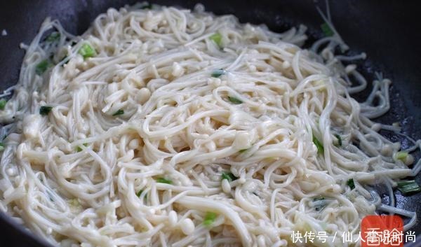 它和金针菇是“黄金搭档”,天冷焖一锅,吃到汤汁都不剩