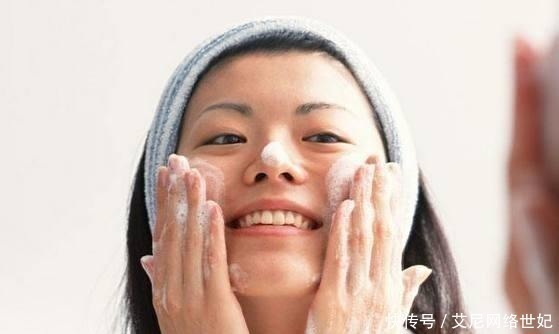 粉刺|皮肤科医生:这几种洗面奶含“剧毒”,你的皮肤不差谁差