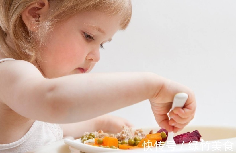 肠胃|宝宝3岁前不适宜吃4种食物,表面营养丰富,其实很伤肠胃