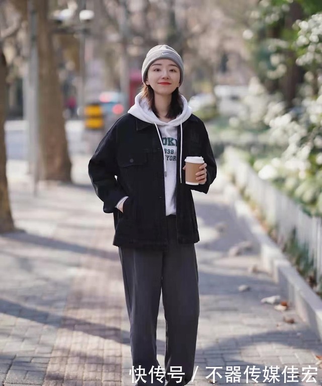 不管穿大衣还是羽绒服,都要注意“裤装”的选择,达人都在这样穿