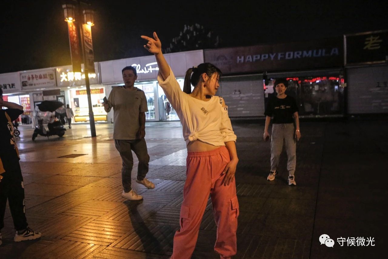 时尚背后的年轻人