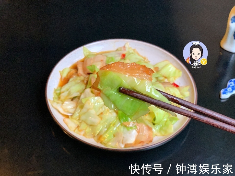 调味汁|炒包菜时，别直接下锅炒，掌握1个诀窍，包菜又香又脆不出水！