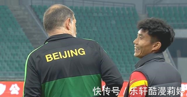 袁甲|备受认可!解说员赞郑智对比卡纳瓦罗,一下子就知道谁行谁不行