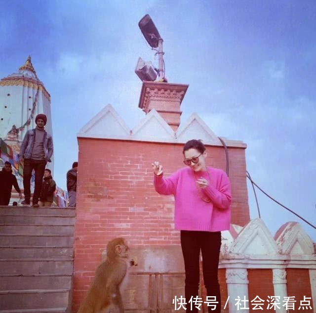 身材|许晴穿一字肩礼裙秀身材,漫画腰,不输当红小花