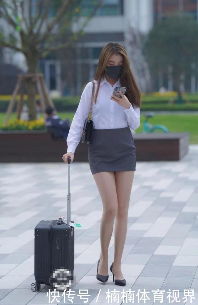 穿搭|白色衬衫搭配包臀裙,清新脱俗,尽显干练风格