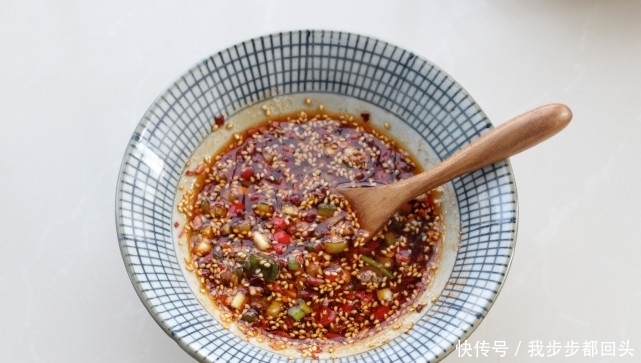 教你自己在家就能制作酸辣粉,吃起来很过瘾