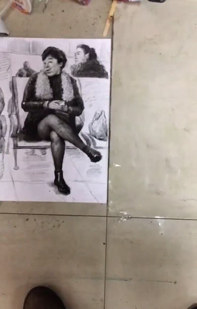 画室!为躲避老师检查卫生,美术生真的是丧心病狂,连地板都是画出来的