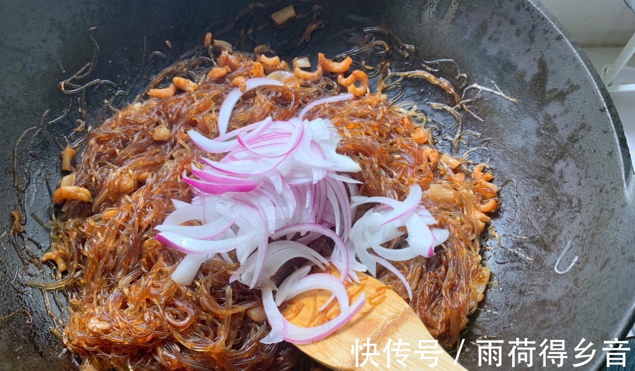 海鲜搭配粉丝一起烹饪,味道太赞了,大人孩子都说好吃!