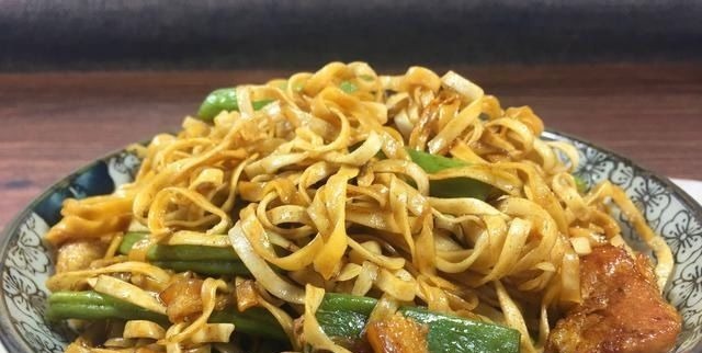 香死了，豆角焖面这么做面条筋道，豆角嫩，孩子直呼要吃三大碗