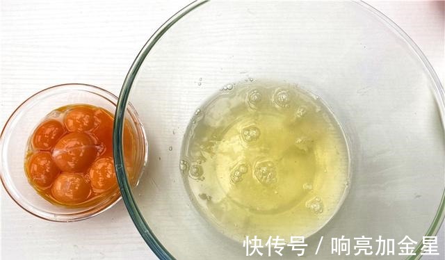 教你不开裂不塌陷，水光肌古早抹茶纸杯蛋糕，步骤详细一学就会！