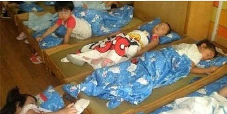 绳子|幼儿园孩子午睡实拍,看完后,你还会给孩子买这3种衣服吗
