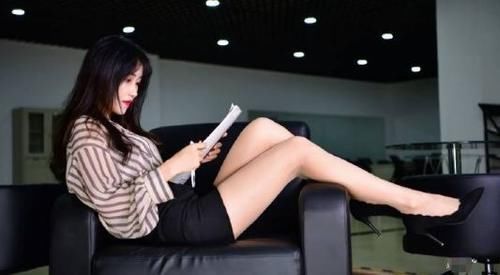 女神 衬衫搭配包臀裙,女神时尚气质满分,身材太赞!