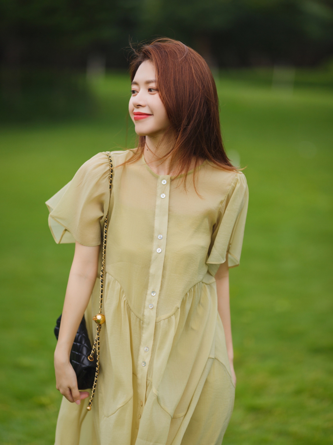 衬衫搭配|都市“精英”女白领都爱这么穿，衬衫搭配半身裙，简约高级又减龄