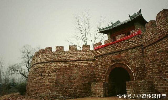 物是人非|洼地里的红石寨,158年以来从未被外敌攻破,如今却物是人非