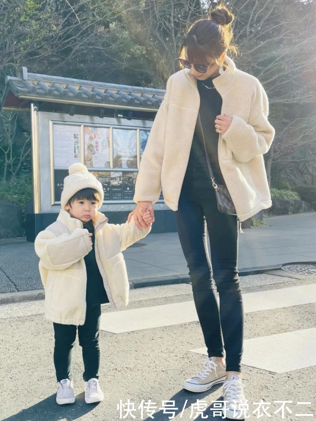 日本宝妈穿衣真有一套，怎么优雅时尚怎么穿，根本不像仨孩子的妈