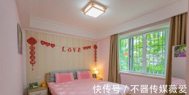 浅蓝色|装修婚房,客厅蓝色梦幻似海洋,主卧装成粉色尴尬了