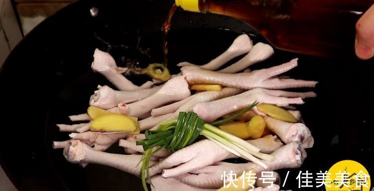 去骨|鸡爪去骨原来这么简单，1根牙签就搞定，又快又完整，太实用了