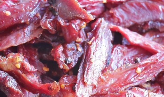 自制风干肉，做法简单，口感筋道无腥味还不柴，比风干牛肉好吃