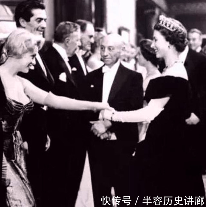 历史上过目难忘瞬间:林徽因画的袋鼠,梦露一袭长裙踢足球,兵马俑旁的女王