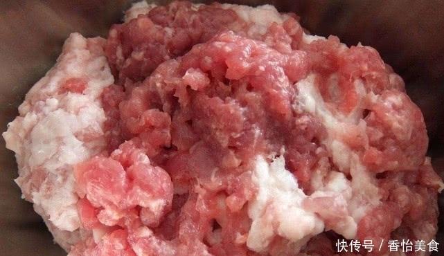 饺子馅|拌猪肉饺子馅时,加水万万不可,省掉这一步,饺子馅更鲜更嫩