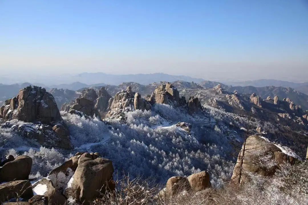 青岛崂山巨峰再现雾凇奇观！